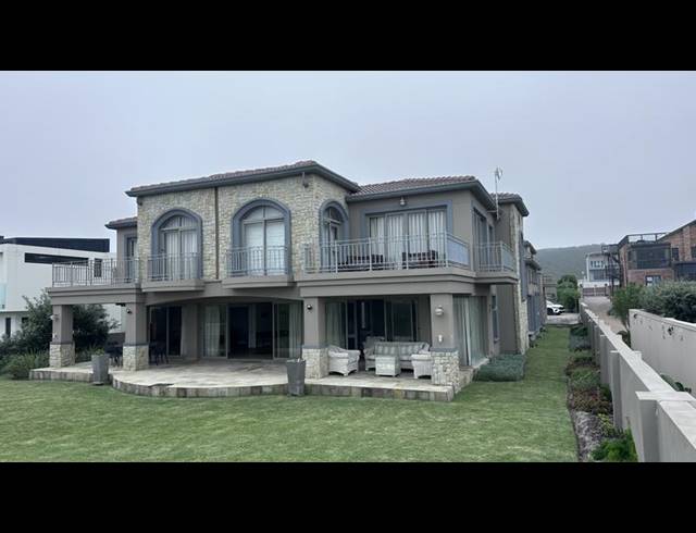 6 BEDROOM HOUSE FOR SALE IN MYOLI BEACH